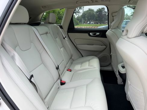 Certified 2023 Volvo XC60 B5 Plus AWD/4WD image 12