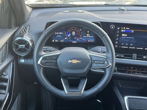 Used 2025 Chevrolet Equinox LT image 27