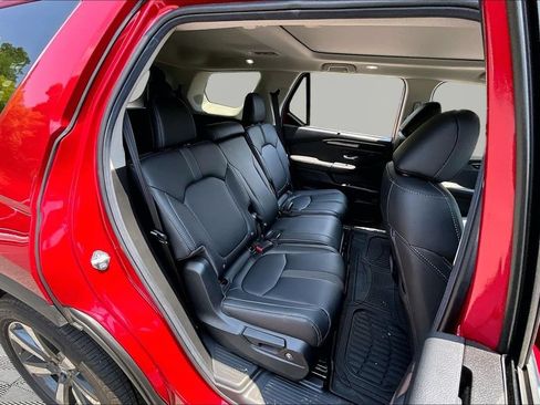 Used 2025 Honda Pilot Touring image 19