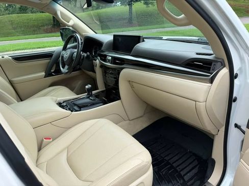 Used 2018 Lexus LX 570 4WD image 25