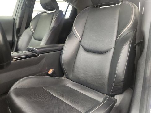 Used 2024 Toyota Prius XLE AWD/4WD image 14