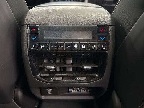 Used 2024 Jeep Grand Cherokee Summit image 32