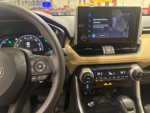 Certified 2025 Toyota RAV4 LE AWD/4WD image 38