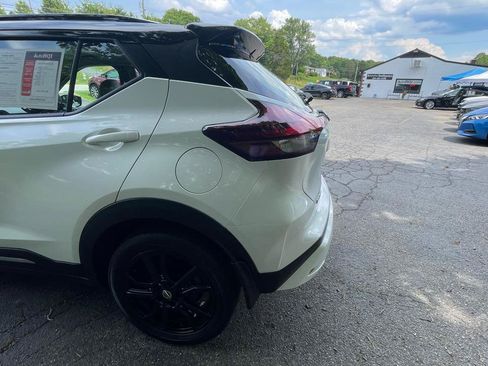 Used 2021 Nissan Kicks SR w/ SR Premium Package FWD image 5