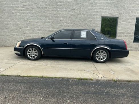 Used 2009 Cadillac DTS FWD image 6