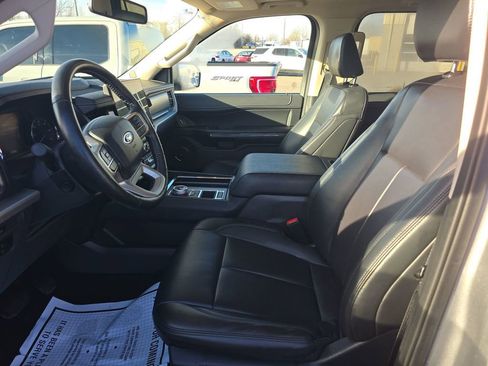 Used 2024 Ford Expedition XLT image 7
