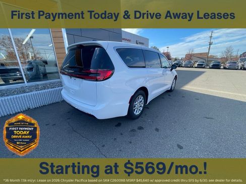 New 2026 Chrysler Pacifica Select FWD image 5