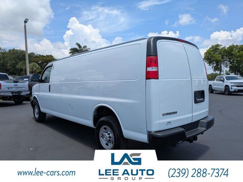 Used 2022 Chevrolet Express 3500 Extended w/ Driver Convenience Package RWD image 5
