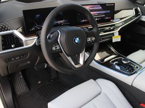 Used 2026 BMW X5 xDrive50e AWD/4WD image 4