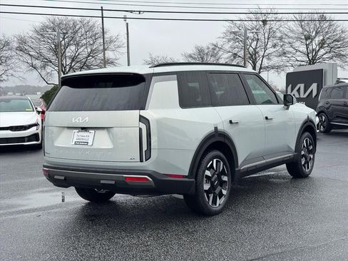 New 2027 Kia Telluride S image 3