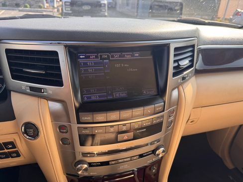 Used 2013 Lexus LX 570 4WD w/ Luxury Pkg image 14