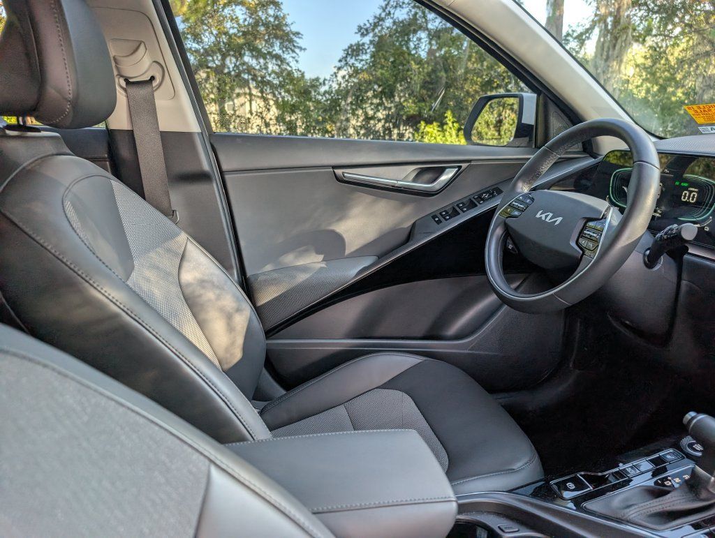 Used 2025 Kia Niro EX FWD image 13