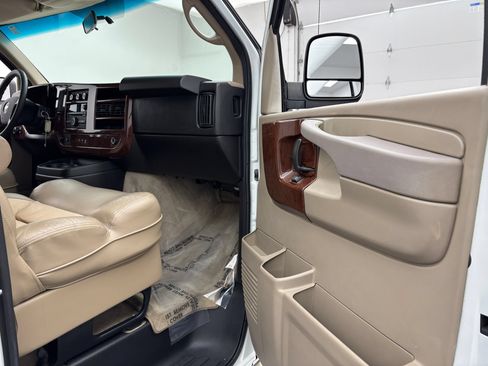 Used 2012 Chevrolet Express 1500 RWD image 20