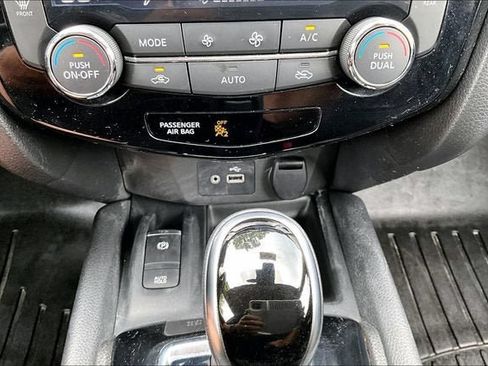 Used 2019 Nissan Rogue SV w/ Premium Package AWD/4WD image 24
