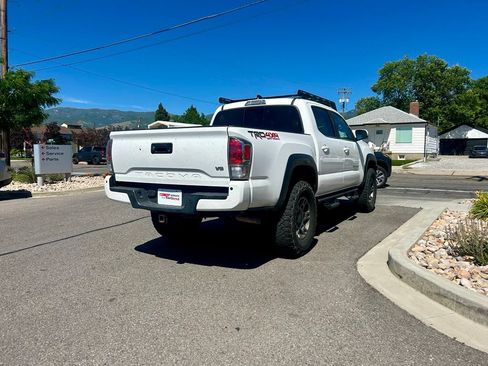 Used 2020 Toyota Tacoma TRD Off-Road w/ TRD Premium Off Road Package AWD/4WD image 5