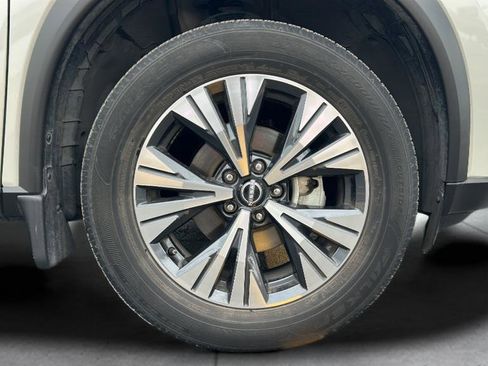 Used 2023 Nissan Rogue SV image 32