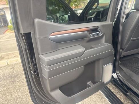 Certified 2025 GMC Sierra 1500 Denali w/ Denali Reserve Package AWD/4WD image 6