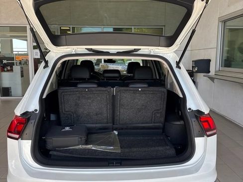 Certified 2023 Volkswagen Tiguan SE FWD image 14