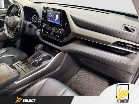 Used 2022 Toyota Highlander XLE image 31