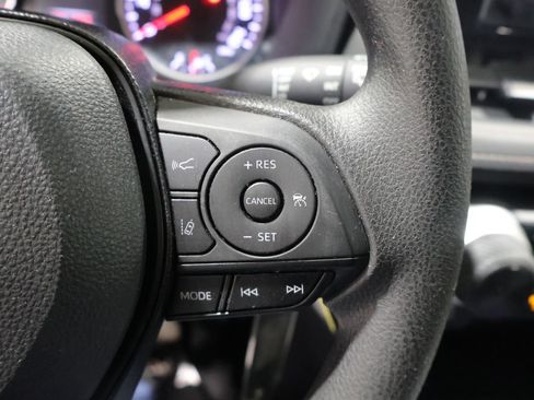 Used 2021 Toyota RAV4 LE AWD/4WD image 32