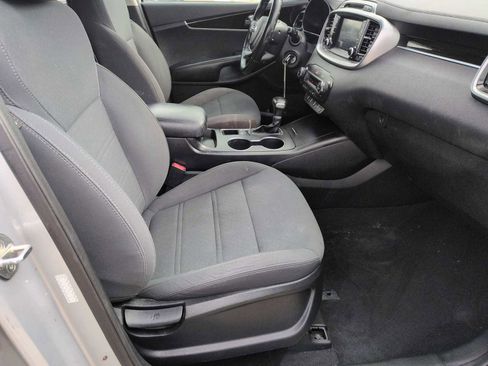 Used 2019 Kia Sorento LX w/ LX Convenience Package FWD image 21
