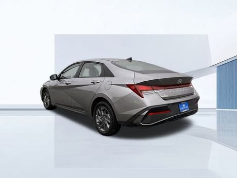 Used 2024 Hyundai Elantra SEL image 7