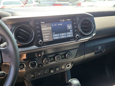Used 2020 Toyota Tacoma TRD Off-Road w/ Technology Package AWD/4WD image 36