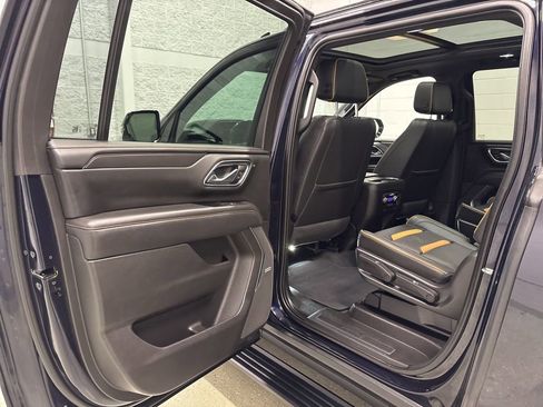 Used 2023 GMC Yukon XL AT4 w/ Technology Package image 30