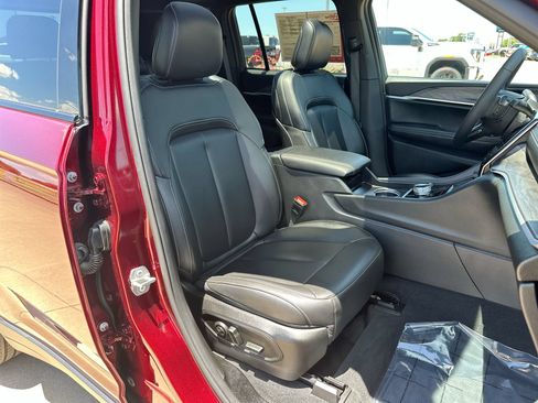 Used 2025 Jeep Grand Cherokee Limited w/ Black Appearance Package AWD/4WD image 25