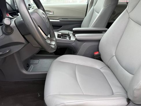 Used 2024 Toyota Sienna XLE image 9