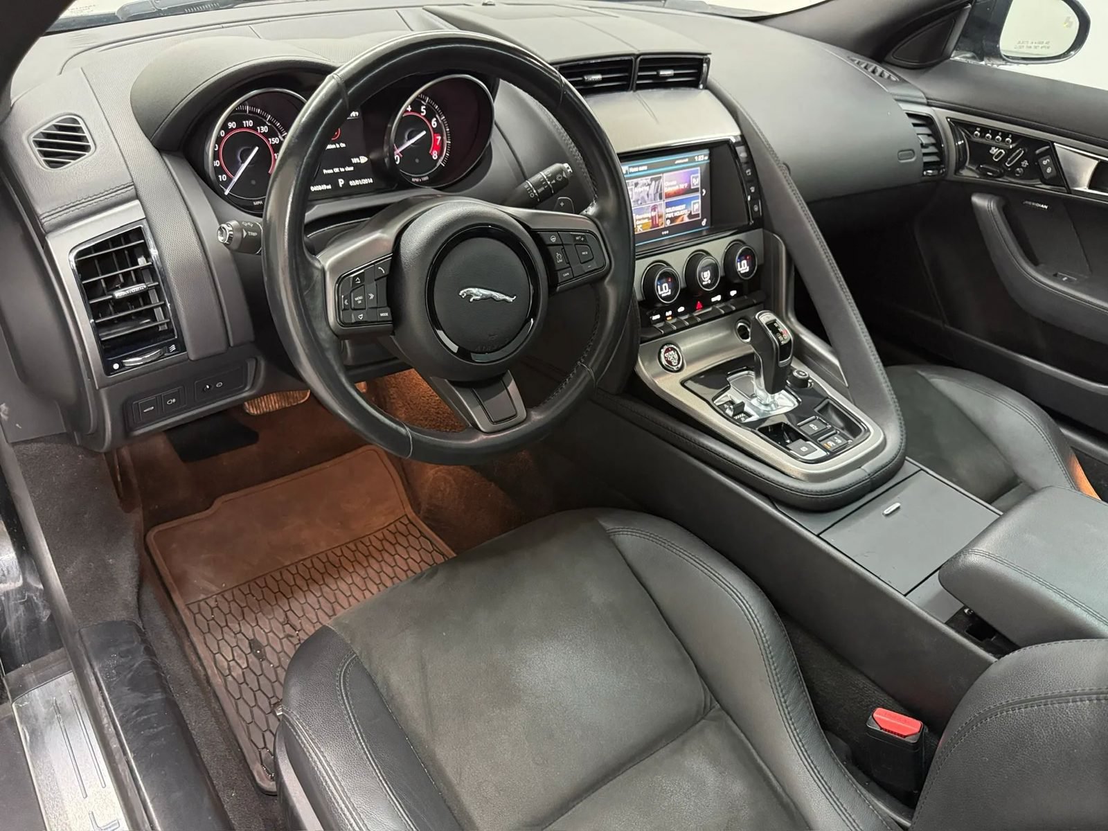 Used 2016 Jaguar F-TYPE Coupe RWD image 8