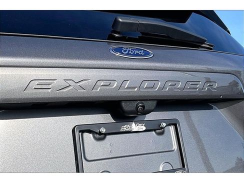 Used 2022 Ford Explorer XLT w/ Equipment Group 202A AWD/4WD image 10