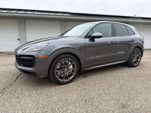 Used 2021 Porsche Cayenne GTS AWD/4WD image 2