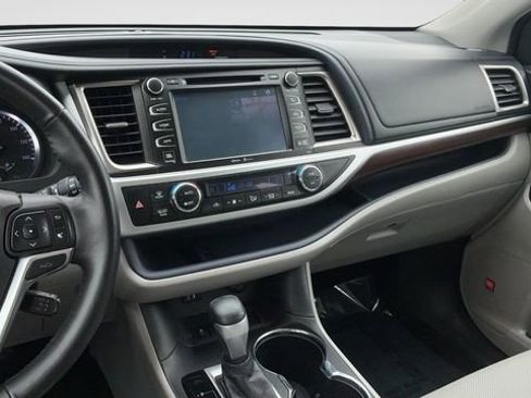 Used 2015 Toyota Highlander Limited Platinum FWD image 11
