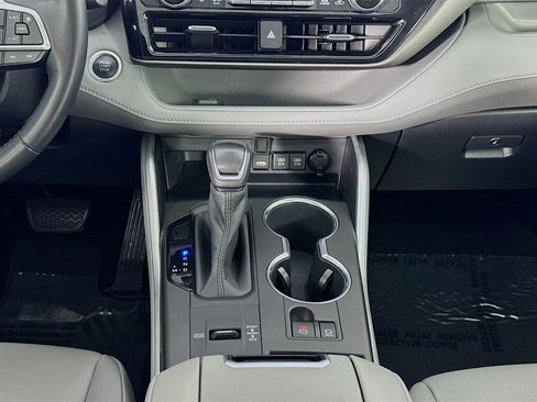 Used 2020 Toyota Highlander XLE image 37