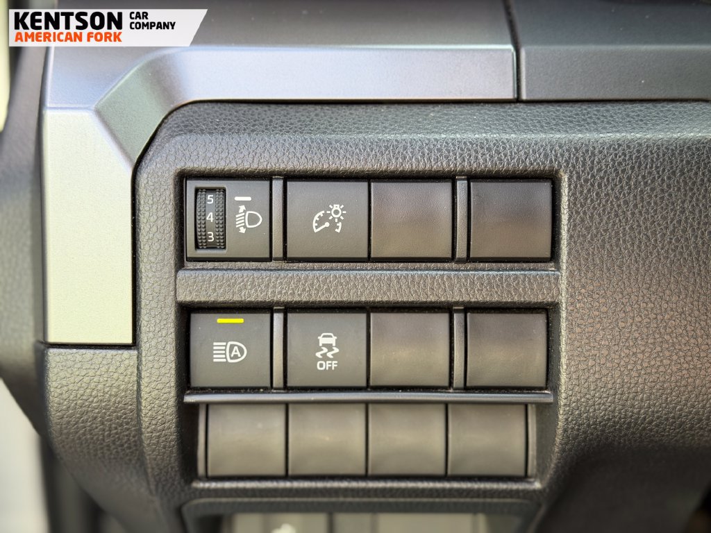 Used 2025 Toyota Tacoma SR5 AWD/4WD image 18