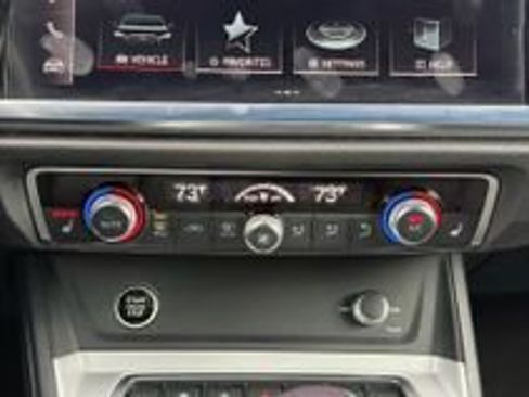 Used 2024 Audi Q3 2.0T Premium image 18