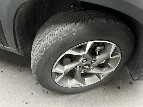 Used 2025 Chevrolet Trax LT FWD image 10