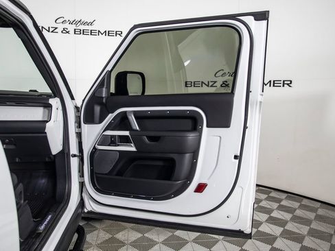 Used 2022 Land Rover Defender 90 X-Dynamic HSE AWD/4WD image 19