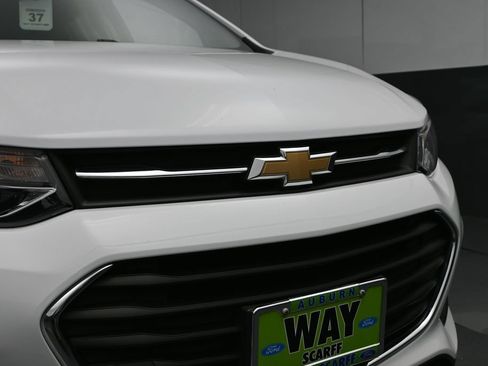 Used 2020 Chevrolet Trax LS w/ Tint and Cruise Package AWD/4WD image 5