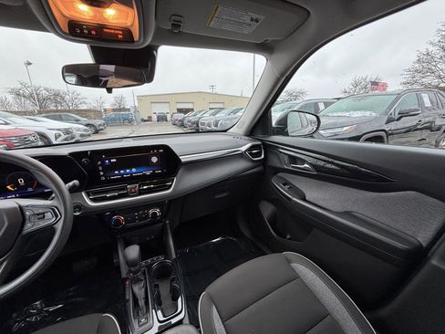 Used 2025 Chevrolet TrailBlazer LT image 33