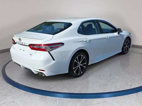 Used 2018 Toyota Camry SE w/ Convenience Package FWD image 5