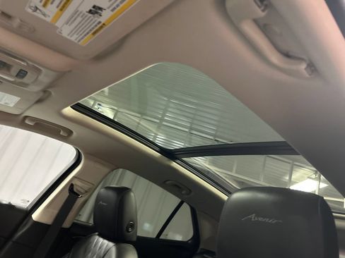 Used 2023 Buick Envision Avenir AWD/4WD image 23