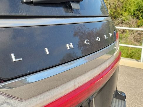 Used 2019 Lincoln Navigator Select image 5