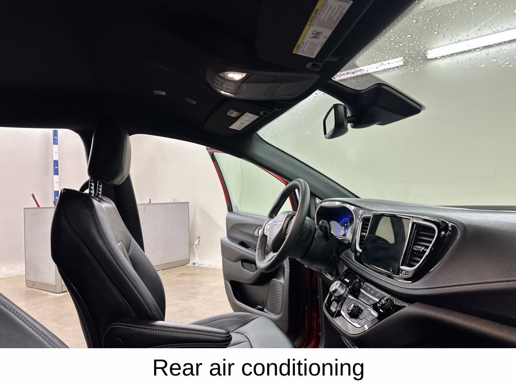 Used 2025 Chrysler Pacifica Select FWD image 22