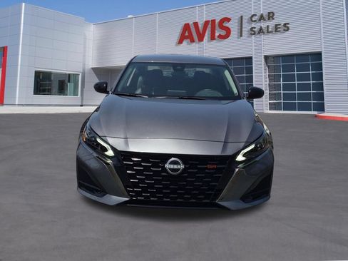 Used 2025 Nissan Altima 2.5 SR FWD image 2