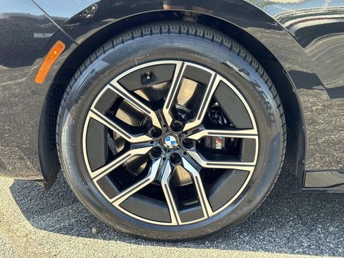 Certified 2023 BMW 760i xDrive w/ Executive Package AWD/4WD image 9