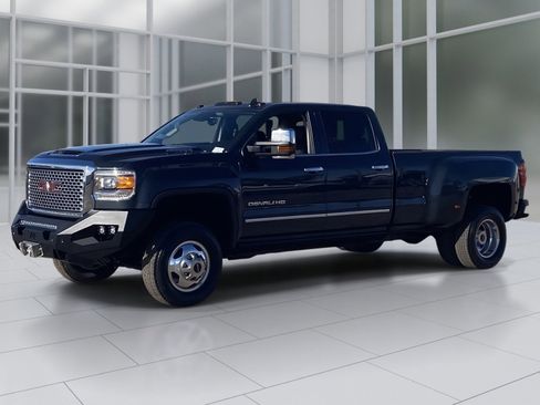 Used 2017 GMC Sierra 3500 Denali w/ Duramax Plus Package image 3