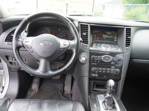 Used 2010 INFINITI FX35 AWD w/ Navigation Pkg image 17