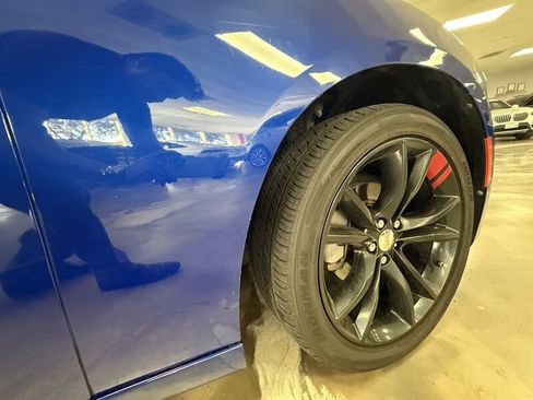 Used 2018 Dodge Charger SXT w/ Blacktop Package image 8
